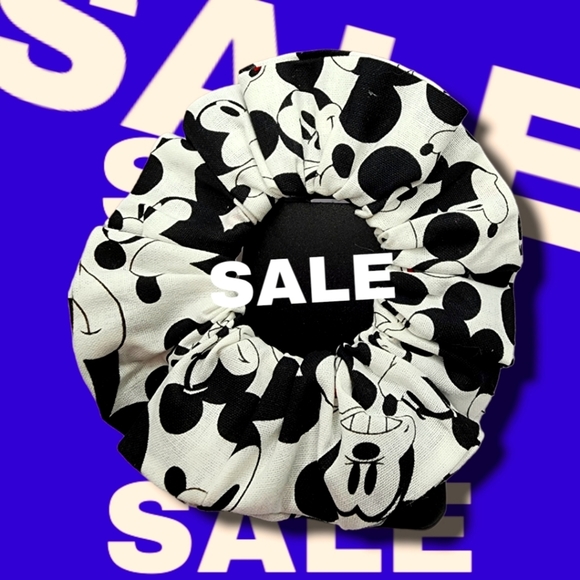 Disney Mickey Mouse Scrunchie - Picture 1 of 5